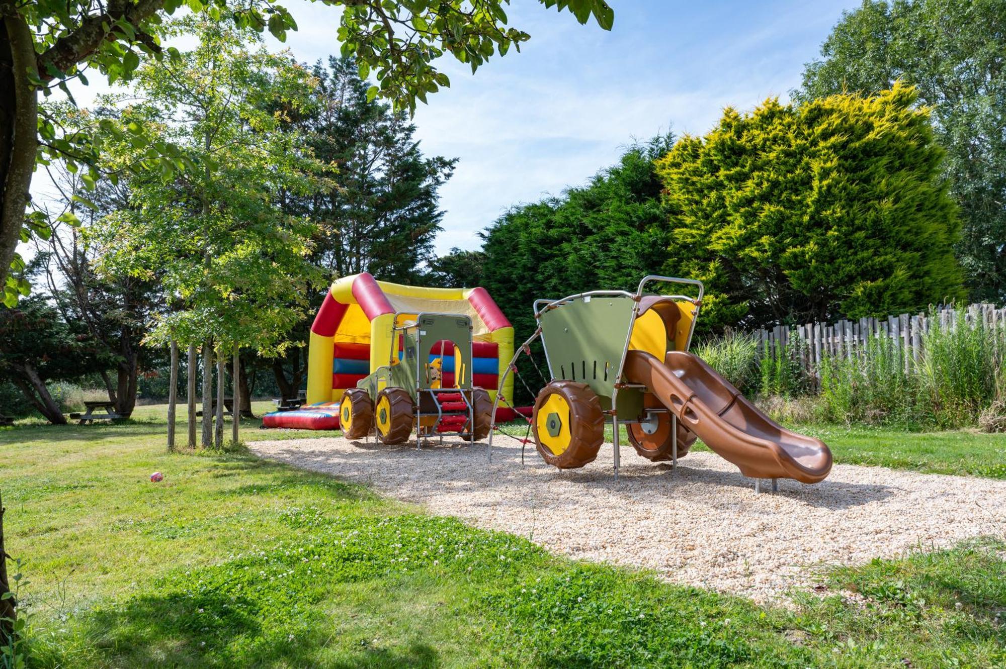 Camping Rcn La Ferme Du Latois Coëx Exteriér fotografie